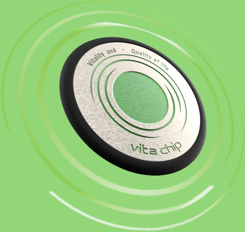 "Ein schwebender Vita Chip 2.0 auf einem grünen Hintergrund mit kreisförmigen Ringen um ihn herum, die Energie darstellen.